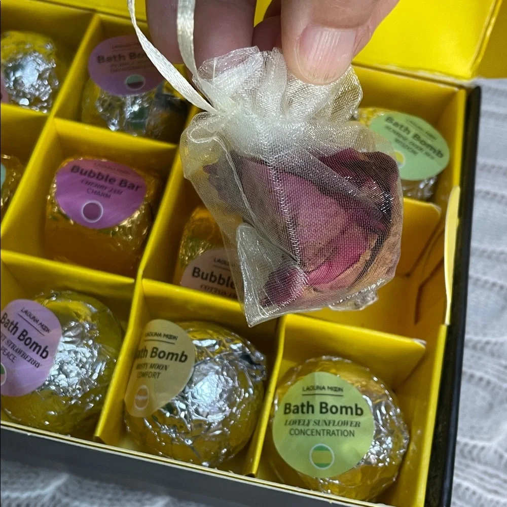 NWOT Laguna Moon 28 bath bomb set 2 tiered black box energy clarity creativity